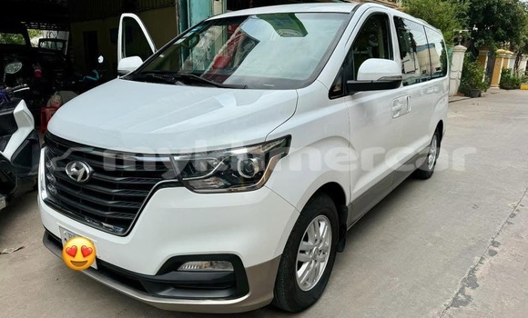 Buy Used Hyundai H1 White Car in Phnom Penh in Phnom Penh Buy Used Hyundai H1 White Car in Phnom Penh in Phnom Penh