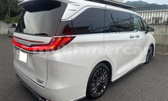 Buy Used Lexus LC White Car in Phnom Penh in Phnom Penh Buy Used Lexus LC White Car in Phnom Penh in Phnom Penh