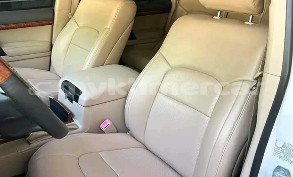 Buy Used Toyota Land Cruiser White Car in Banteay Meanchey in Banteay Meanchey Province Buy Used Toyota Land Cruiser White Car in Banteay Meanchey in Banteay Meanchey Province