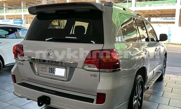 Buy Used Toyota Land Cruiser White Car in Banteay Meanchey in Banteay Meanchey Province Buy Used Toyota Land Cruiser White Car in Banteay Meanchey in Banteay Meanchey Province