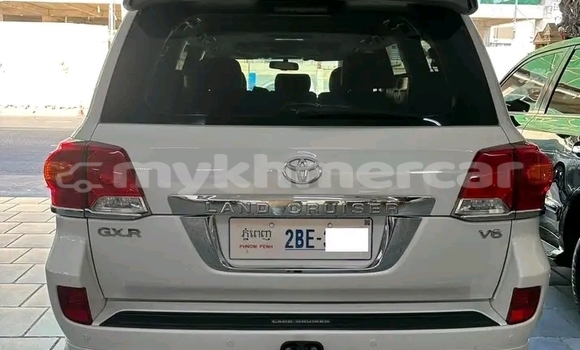 Buy Used Toyota Land Cruiser White Car in Banteay Meanchey in Banteay Meanchey Province Buy Used Toyota Land Cruiser White Car in Banteay Meanchey in Banteay Meanchey Province
