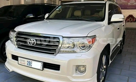 Buy Used Toyota Land Cruiser White Car in Banteay Meanchey in Banteay Meanchey Province Buy Used Toyota Land Cruiser White Car in Banteay Meanchey in Banteay Meanchey Province