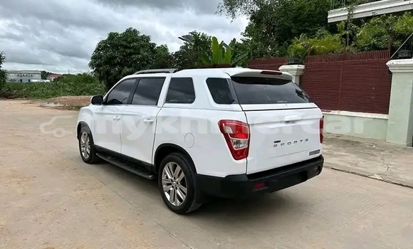 Buy Used Hyundai i10 White Car in Bavet in Svay Rieng Province