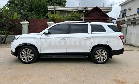 Buy Used Hyundai i10 White Car in Bavet in Svay Rieng Province Buy Used Hyundai i10 White Car in Bavet in Svay Rieng Province