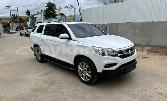 Buy Used Hyundai i10 White Car in Bavet in Svay Rieng Province Buy Used Hyundai i10 White Car in Bavet in Svay Rieng Province