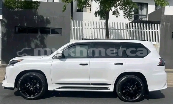 Buy Used Lexus LX 570 White Car in Neak Leung in Prey Veng Province Buy Used Lexus LX 570 White Car in Neak Leung in Prey Veng Province
