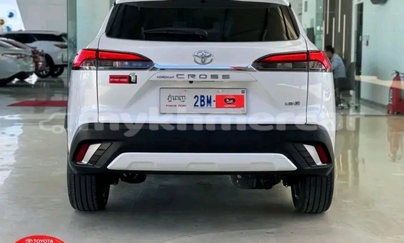 Buy Used Toyota Corolla White Car in Phnom Srok in Banteay Meanchey Province Buy Used Toyota Corolla White Car in Phnom Srok in Banteay Meanchey Province