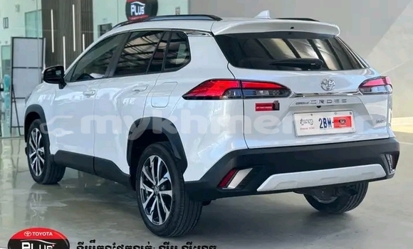 Buy Used Toyota Corolla White Car in Phnom Srok in Banteay Meanchey Province Buy Used Toyota Corolla White Car in Phnom Srok in Banteay Meanchey Province