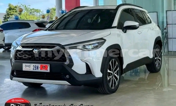 Buy Used Toyota Corolla White Car in Phnom Srok in Banteay Meanchey Province Buy Used Toyota Corolla White Car in Phnom Srok in Banteay Meanchey Province