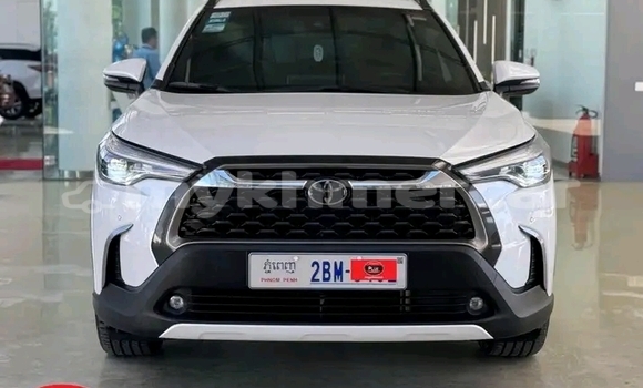 Buy Used Toyota Corolla White Car in Phnom Srok in Banteay Meanchey Province Buy Used Toyota Corolla White Car in Phnom Srok in Banteay Meanchey Province