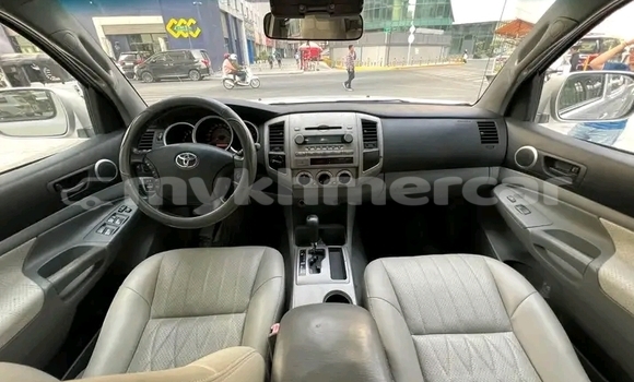 Buy Used Toyota Tacoma White Car in Chbar Mon in Kampong Speu Province Buy Used Toyota Tacoma White Car in Chbar Mon in Kampong Speu Province