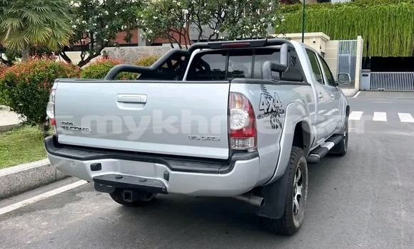 Buy Used Toyota Tacoma White Car in Chbar Mon in Kampong Speu Province Buy Used Toyota Tacoma White Car in Chbar Mon in Kampong Speu Province