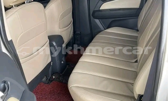 Buy Used Chevrolet Corolado White Car in Prey Veng in Prey Veng Province Buy Used Chevrolet Corolado White Car in Prey Veng in Prey Veng Province