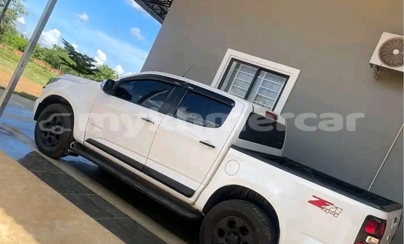 Buy Used Chevrolet Corolado White Car in Prey Veng in Prey Veng Province Buy Used Chevrolet Corolado White Car in Prey Veng in Prey Veng Province