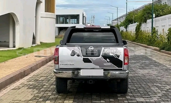 Buy Used Nissan Frontier White Car in Cheom Ksan in Preah Vihear Province Buy Used Nissan Frontier White Car in Cheom Ksan in Preah Vihear Province