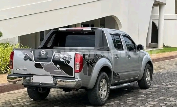 Buy Used Nissan Frontier White Car in Cheom Ksan in Preah Vihear Province Buy Used Nissan Frontier White Car in Cheom Ksan in Preah Vihear Province