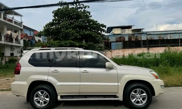 Acheter Occasion Voiture Lexus GX Blanc à Cheom Ksan, Preah Vihear Province Acheter Occasion Voiture Lexus GX Blanc à Cheom Ksan, Preah Vihear Province