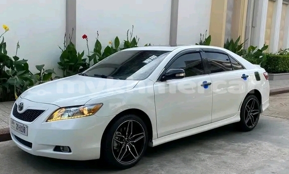 Acheter Occasion Voiture Toyota Camry Blanc à Cheom Ksan, Preah Vihear Province Acheter Occasion Voiture Toyota Camry Blanc à Cheom Ksan, Preah Vihear Province