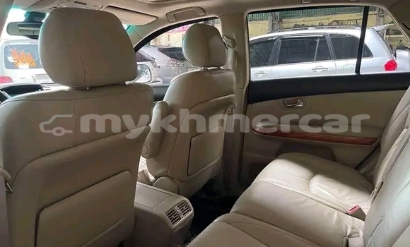 Acheter Occasion Voiture Lexus RX Blanc à Cheom Ksan, Preah Vihear Province Acheter Occasion Voiture Lexus RX Blanc à Cheom Ksan, Preah Vihear Province