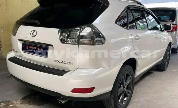 Acheter Occasion Voiture Lexus RX Blanc à Cheom Ksan, Preah Vihear Province Acheter Occasion Voiture Lexus RX Blanc à Cheom Ksan, Preah Vihear Province