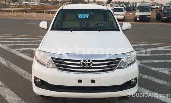 Acheter Import Voiture Toyota Fortuner Blanc à Import - Dubai, Kampot Province Acheter Import Voiture Toyota Fortuner Blanc à Import - Dubai, Kampot Province