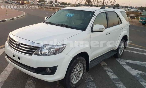 Acheter Import Voiture Toyota Fortuner Blanc à Import - Dubai, Kampot Province Acheter Import Voiture Toyota Fortuner Blanc à Import - Dubai, Kampot Province