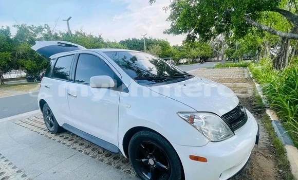 Buy Used Toyota Scion TC White Car in Phnom Srok in Banteay Meanchey Province Buy Used Toyota Scion TC White Car in Phnom Srok in Banteay Meanchey Province