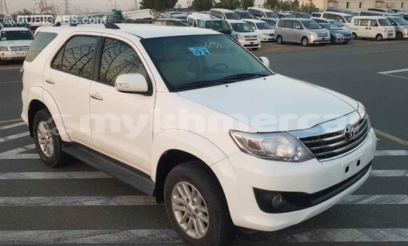 Acheter Import Voiture Toyota Fortuner Blanc à Import - Dubai, Kampot Province Acheter Import Voiture Toyota Fortuner Blanc à Import - Dubai, Kampot Province