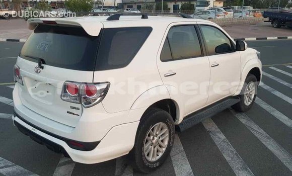 Acheter Import Voiture Toyota Fortuner Blanc à Import - Dubai, Kampot Province Acheter Import Voiture Toyota Fortuner Blanc à Import - Dubai, Kampot Province