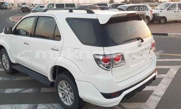 Acheter Import Voiture Toyota Fortuner Blanc à Import - Dubai, Kampot Province Acheter Import Voiture Toyota Fortuner Blanc à Import - Dubai, Kampot Province