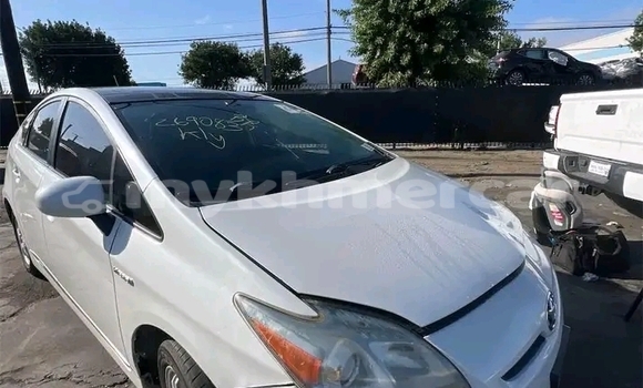 Buy Used Toyota Prius White Car in Cheom Ksan in Preah Vihear Province Buy Used Toyota Prius White Car in Cheom Ksan in Preah Vihear Province