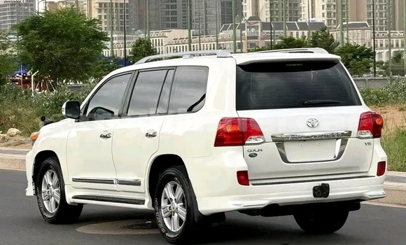 Buy Used Toyota Land Cruiser White Car in Cheom Ksan in Preah Vihear Province Buy Used Toyota Land Cruiser White Car in Cheom Ksan in Preah Vihear Province