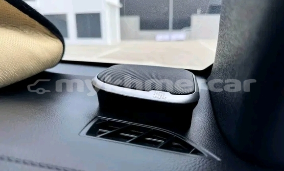 Buy Used Toyota Hilux White Car in Battambang in Battambang Province Buy Used Toyota Hilux White Car in Battambang in Battambang Province