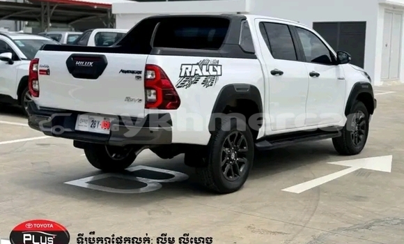 Buy Used Toyota Hilux White Car in Battambang in Battambang Province Buy Used Toyota Hilux White Car in Battambang in Battambang Province
