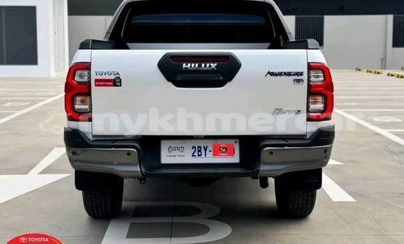 Buy Used Toyota Hilux White Car in Battambang in Battambang Province Buy Used Toyota Hilux White Car in Battambang in Battambang Province