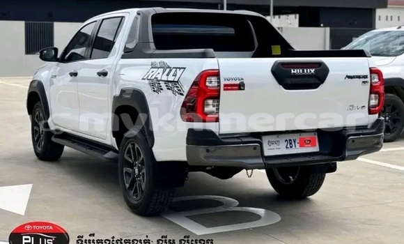 Buy Used Toyota Hilux White Car in Battambang in Battambang Province Buy Used Toyota Hilux White Car in Battambang in Battambang Province