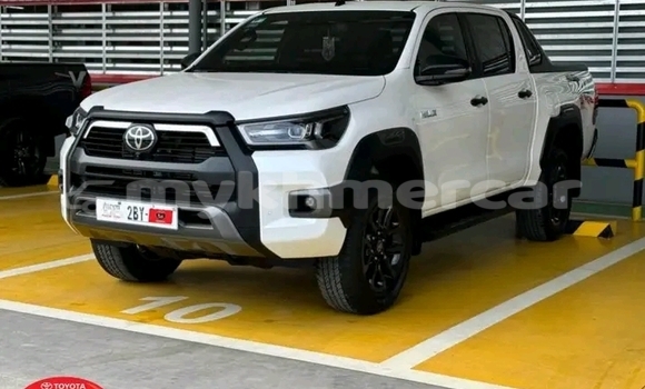 Buy Used Toyota Hilux White Car in Battambang in Battambang Province Buy Used Toyota Hilux White Car in Battambang in Battambang Province