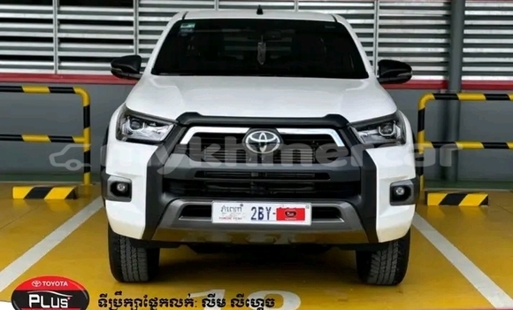 Buy Used Toyota Hilux White Car in Battambang in Battambang Province Buy Used Toyota Hilux White Car in Battambang in Battambang Province