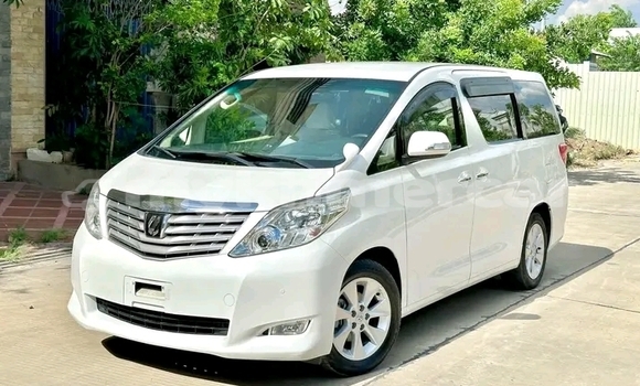Buy Used Toyota Alphard White Car in Cheom Ksan in Preah Vihear Province Buy Used Toyota Alphard White Car in Cheom Ksan in Preah Vihear Province