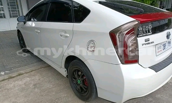 Buy Used Toyota Prius White Car in Cheom Ksan in Preah Vihear Province Buy Used Toyota Prius White Car in Cheom Ksan in Preah Vihear Province