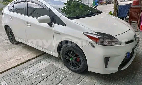 Buy Used Toyota Prius White Car in Cheom Ksan in Preah Vihear Province Buy Used Toyota Prius White Car in Cheom Ksan in Preah Vihear Province