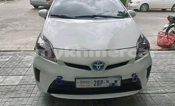 Buy Used Toyota Prius White Car in Cheom Ksan in Preah Vihear Province Buy Used Toyota Prius White Car in Cheom Ksan in Preah Vihear Province