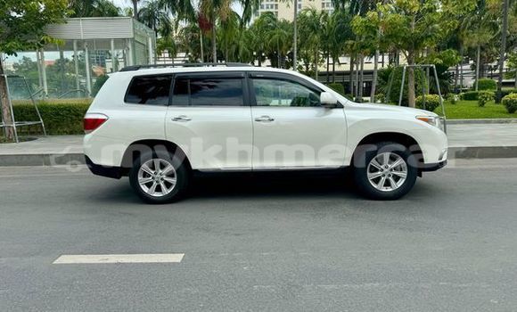 Buy Used Toyota Highlander Other Car in Banlung in Ratanakiri Province Buy Used Toyota Highlander Other Car in Banlung in Ratanakiri Province