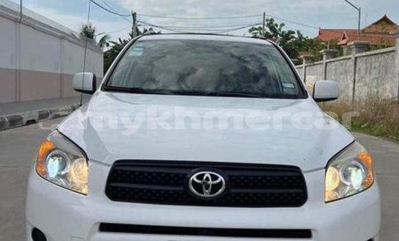 Buy Used Toyota RAV4 White Car in Amleang in Kampong Speu Province Buy Used Toyota RAV4 White Car in Amleang in Kampong Speu Province