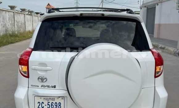Buy Used Toyota RAV4 White Car in Amleang in Kampong Speu Province Buy Used Toyota RAV4 White Car in Amleang in Kampong Speu Province