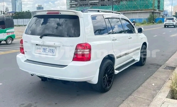 ទិញ បានប្រើ Toyota Highlander White ឡាន} ក្នុង Khŭm Sráng ក្នុង Kampong Speu Province ទិញ បានប្រើ Toyota Highlander White ឡាន} ក្នុង Khŭm Sráng ក្នុង Kampong Speu Province