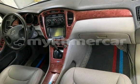 Buy Used Toyota Highlander White Car in Cheom Ksan in Preah Vihear Province Buy Used Toyota Highlander White Car in Cheom Ksan in Preah Vihear Province