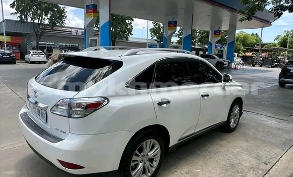 Buy Used Lexus RX 350 White Car in Cheom Ksan in Preah Vihear Province Buy Used Lexus RX 350 White Car in Cheom Ksan in Preah Vihear Province