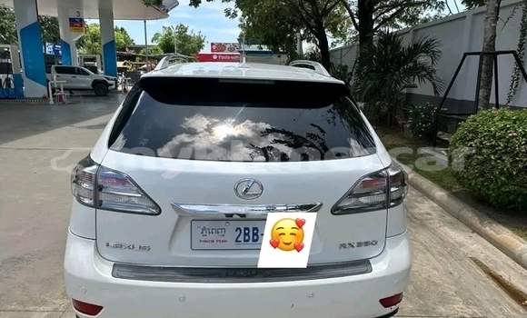 Buy Used Lexus RX 350 White Car in Cheom Ksan in Preah Vihear Province Buy Used Lexus RX 350 White Car in Cheom Ksan in Preah Vihear Province