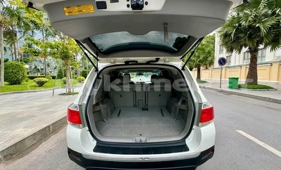 Buy Used Toyota Highlander White Car in Cheom Ksan in Preah Vihear Province Buy Used Toyota Highlander White Car in Cheom Ksan in Preah Vihear Province